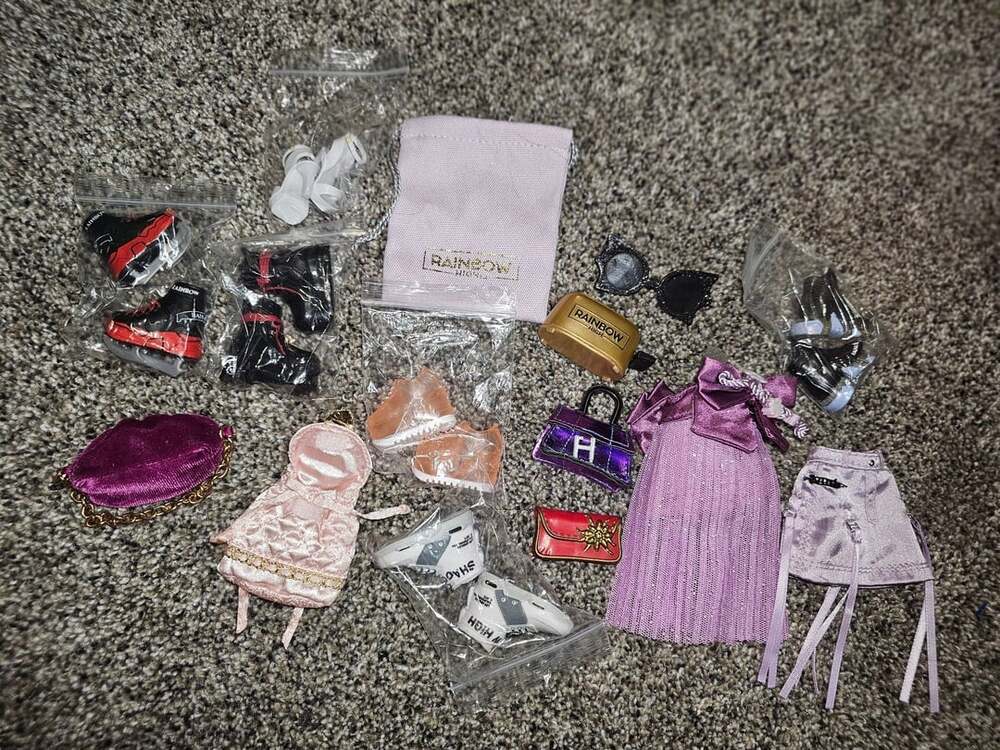 Rainbow High Mini Accessories Studio Lot Shoes Purses Clothes